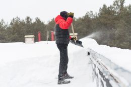 Minimera risker med strukturerad snöhantering på tak i Stockholm